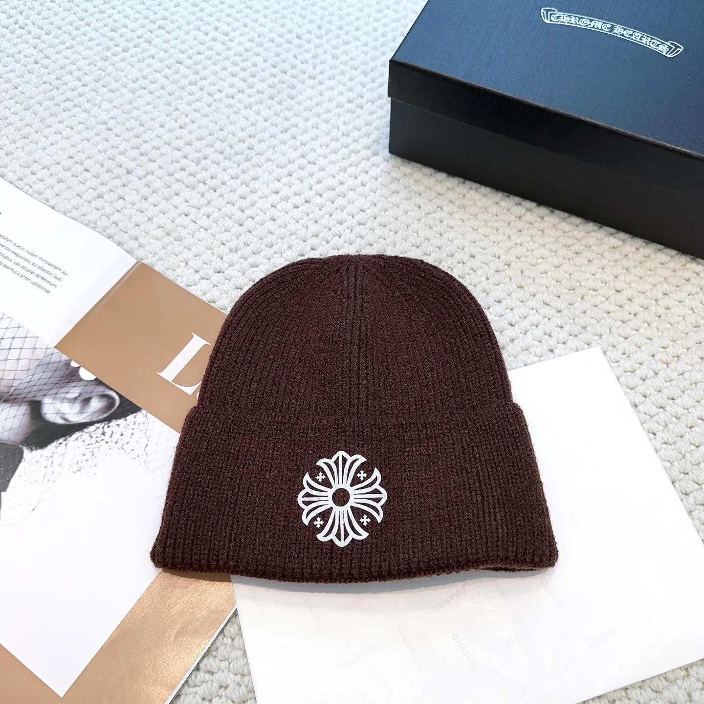 P50 🤍Chrome hearts new autumn and winter cross knitted hat🧶 One of the must-have hats in autumn and winter~ It really looks good on whoever wears it~, it is also a perfect match in black and white and gray in autumn~